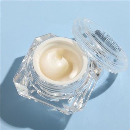 Nahka kirgastav päevakreem